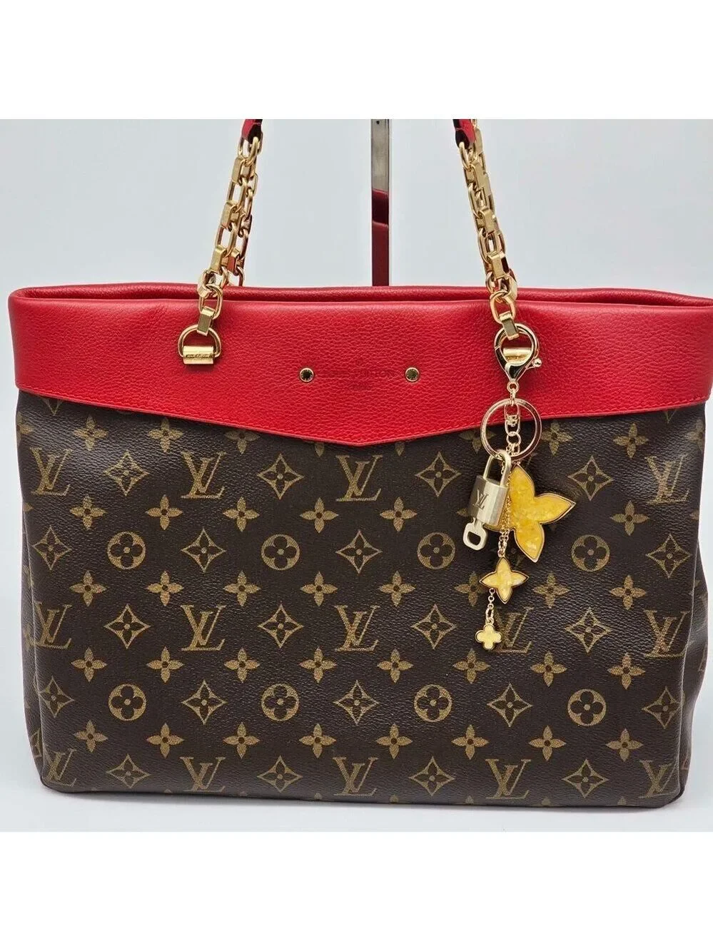 LV Gold Padlock 🔑 Authentic Louis Vuitton Charm + Unbranded Flower Keychain_4